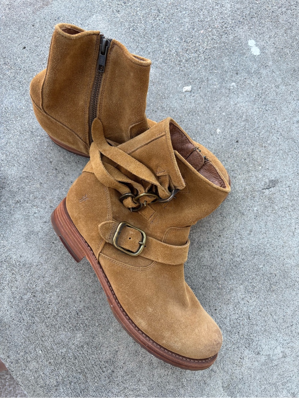 Frye Veronica Suede Moto Ankle Boots in Camel Tan with Buckles SZ 8.5